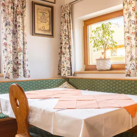 Zweibettzimmer Mit Bergblick In Wunderschoenem Tal Appartement