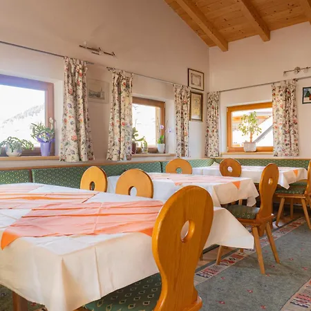 Zweibettzimmer Mit Bergblick In Wunderschoenem Tal Apartmán
